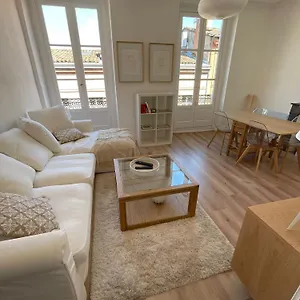 https://le-capitoul-cosy-t2-hypercentre-capitole-place.midi-pyreneeshotels.com